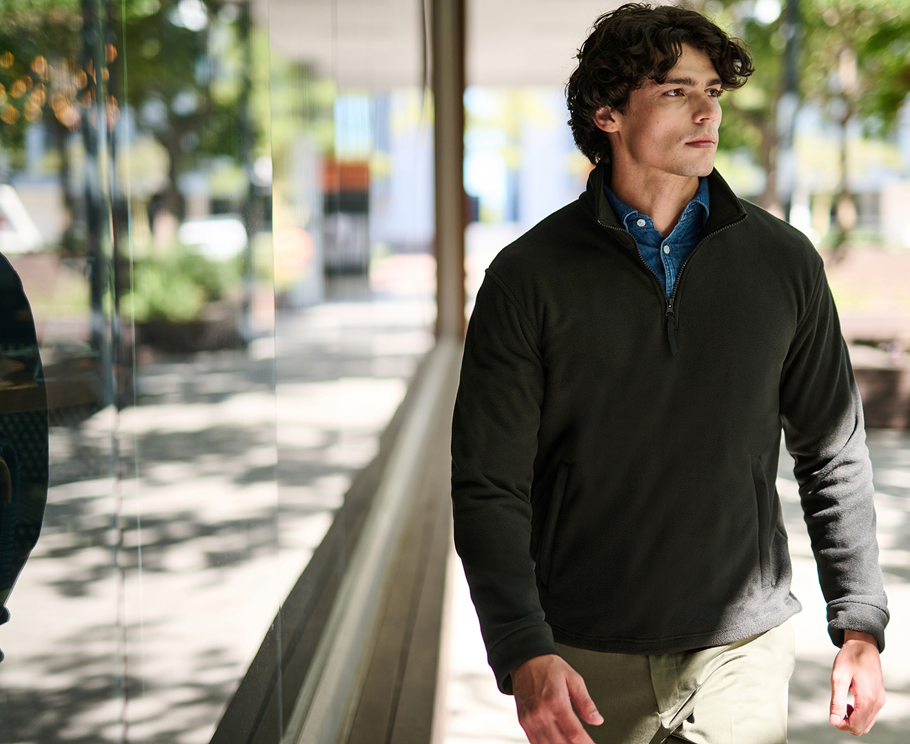 THOR OVERHEAD FLEECE lifestyle shot